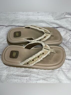 Skechers Women’s 8 Vintage Y2K Brow Flip Flop Sandals